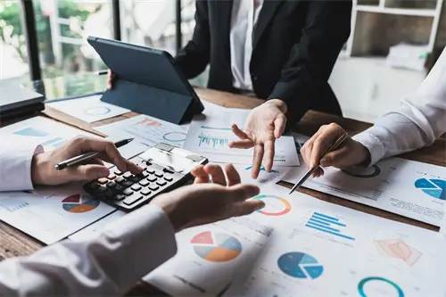 电脑插头是什么金属